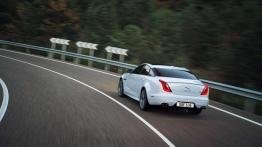 Jaguar XJ - odświeżony model z nowym wyposażeniem