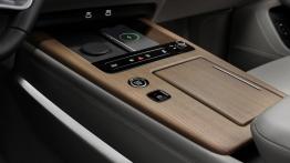 Nowe Audi Q7 z dieslem V6 i kosmicznymi światłami debiutuje na rynku. BMW i Mercedes mają poważny problem