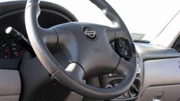 Nissan Almera - owoc romansu z Francuzem