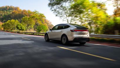 Nowa Tesla Model Y L opada na tył. Właściciele pokazują skalę problemu