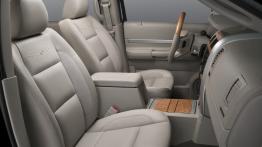 Chrysler Aspen - widok ogólny wnętrza z przodu