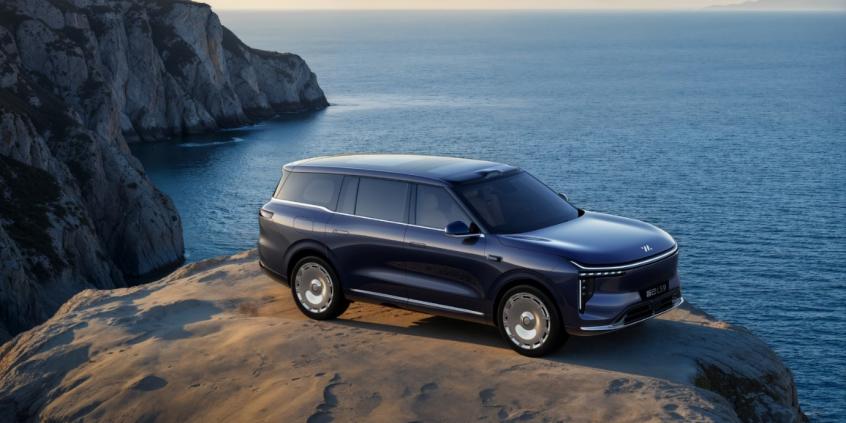 Prysznic w bagażniku i zwrotność Smarta. Gigantyczny chiński SUV IM LS9 Hyper to jeżdżący apartament