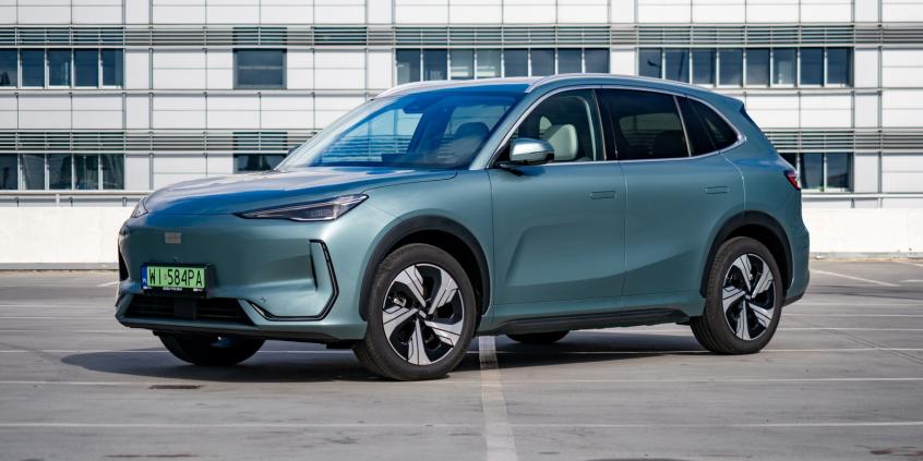 Porównanie: Geely EX5 vs Škoda Enyaq. Czy chiński elektryk przekona czymś więcej niż ceną?