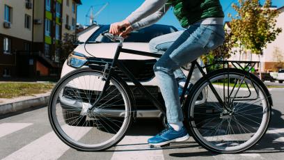 Rowerzysta na pasach. Co mówią przepisy i jakie są konsekwencje?