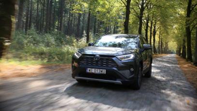 Toyota RAV4 AWD-i Hybrid – czy napęd ma jeszcze znaczenie?