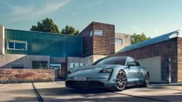 Elektryczny Porsche Taycan w wersji bazowej. Moc i tak robi wrażenie