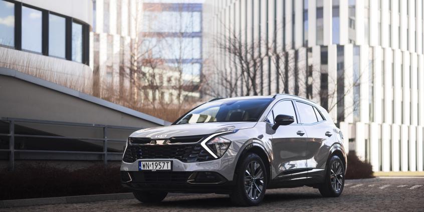 Hyundai Tucson PHEV vs Kia Sportage HEV. Kiedy dopłata do plug-in ma sens?