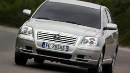 Toyota Avensis - widok z przodu