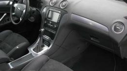 Dyskretna modernizacja - pierwsza jazda odświeżonym Mondeo