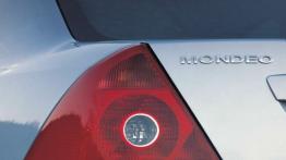 Ford Mondeo - lewy tylny reflektor - wyłączony