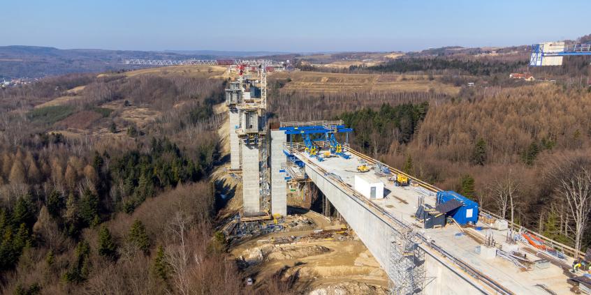 Wieża Mariacka zmieściłaby się pod najwyższą estakadą w Polsce. Przełom na budowie S19