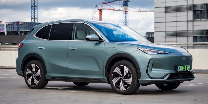 Porównanie: Geely EX5 vs Škoda Enyaq. Czy chiński elektryk przekona czymś więcej niż ceną?