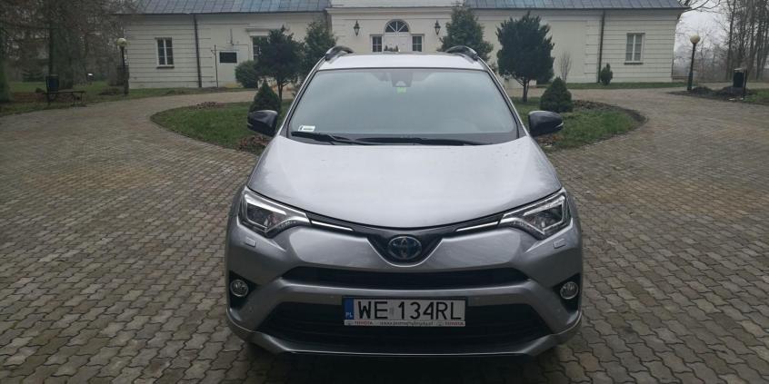 Toyota RAV4 – zima z hybrydą
