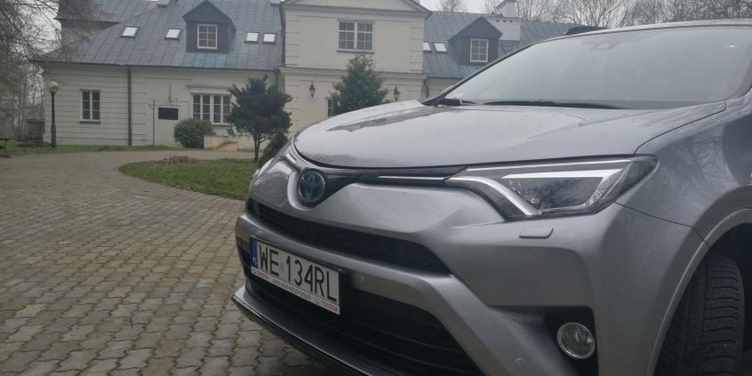Toyota RAV4 – zima z hybrydą