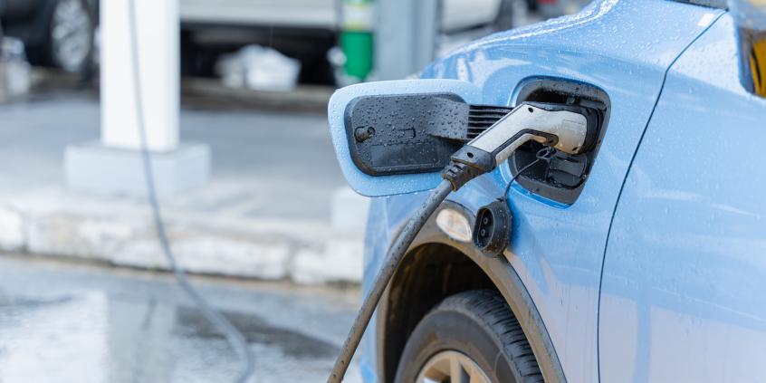 Xpeng zbuduje w Europie ładowarki 1000 kW. Wykorzysta magazyny energii, by nie przeciążać sieci