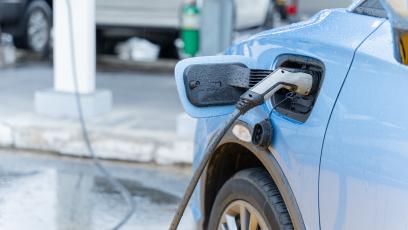 Xpeng zbuduje w Europie ładowarki 1000 kW. Wykorzysta magazyny energii, by nie przeciążać sieci