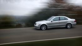 Mercedes Klasa E Sedan - lewy bok