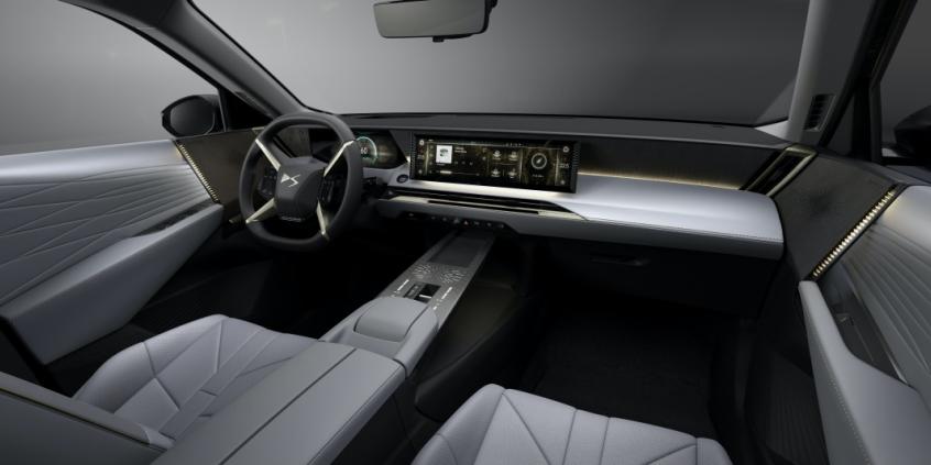 DS N°7 jest jeszcze odważniejszy od poprzednika. Francuski SUV premium w nowoczesnym wydaniu