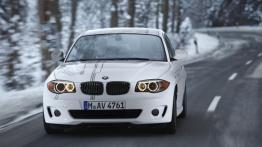 BMW ActiveE - przód - reflektory włączone