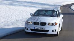 BMW ActiveE - przód - reflektory włączone