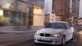 BMW ActiveE - przód - reflektory włączone