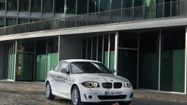 BMW ActiveE - przód - reflektory włączone