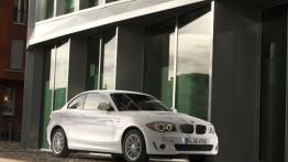 BMW ActiveE - przód - reflektory włączone