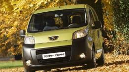 Peugeot Bipper Tepee - przód - reflektory włączone