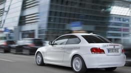 BMW ActiveE - tył - reflektory włączone
