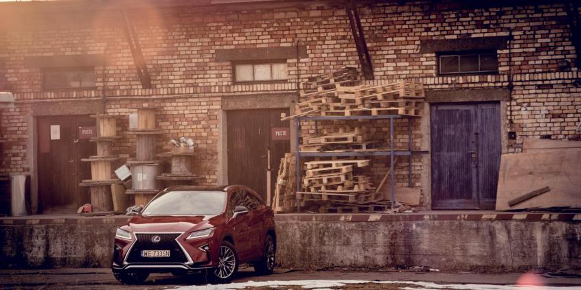 Lexus RX 200t – duży SUV w zatłoczonym mieście