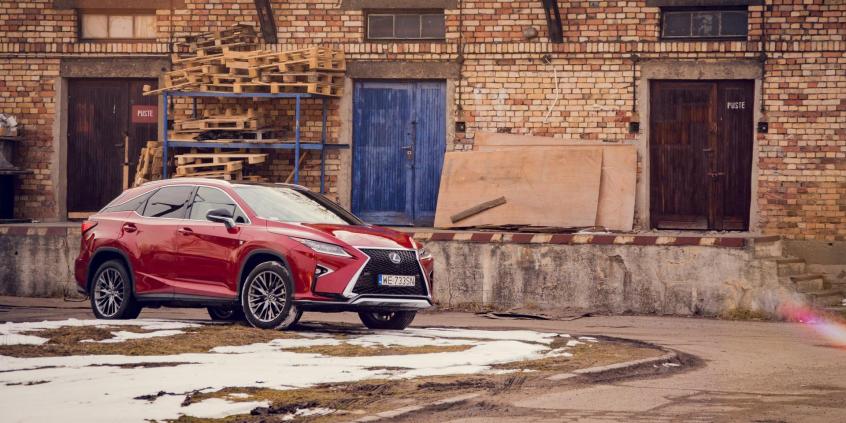 Lexus RX 200t – duży SUV w zatłoczonym mieście
