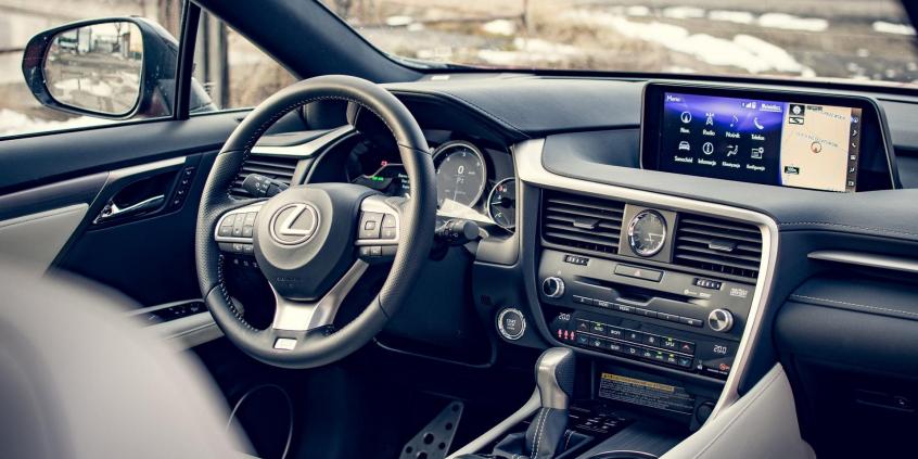 Lexus RX 200t – duży SUV w zatłoczonym mieście