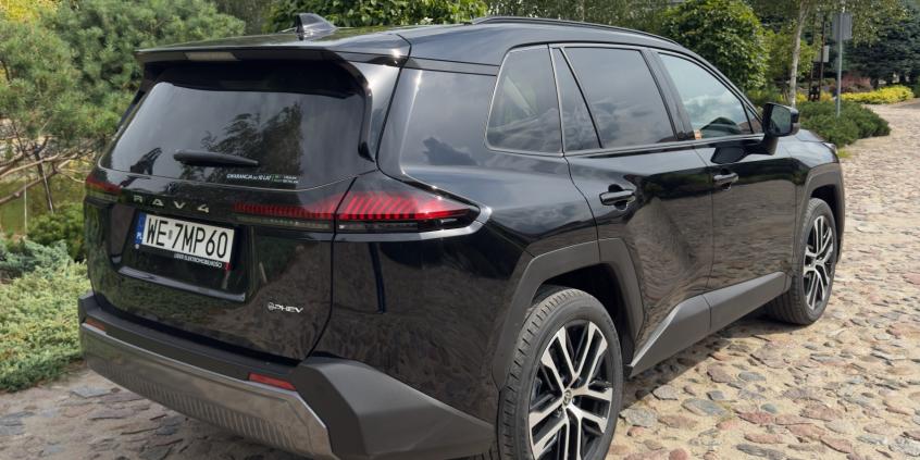 Test: Toyota RAV4 Plug-in Hybrid Executive rozdaje karty na rynku hybryd. Zweryfikowałem producenta