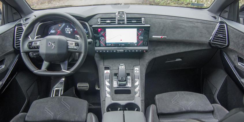 DS 7 Crossback – plusy i minusy francuskiej nowości