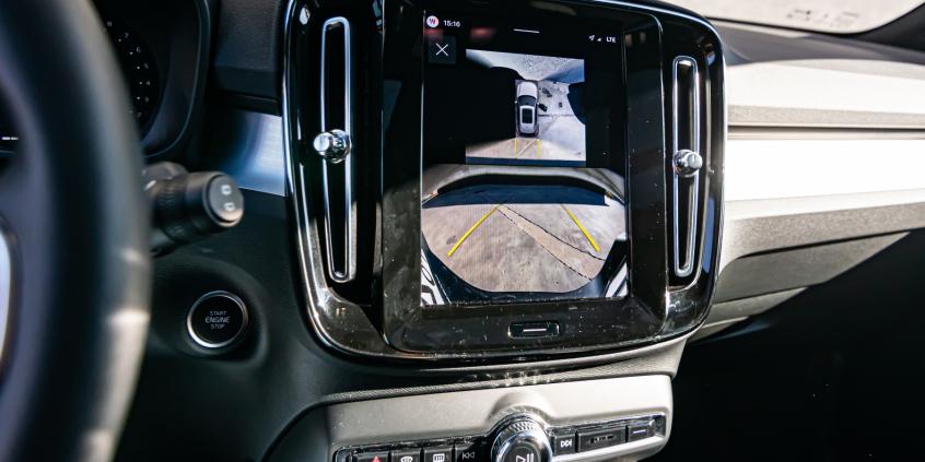 Test: Volvo XC40 B4 Ultra Black Edition to weteran, który nie boi się młodzieży. Ma parę blizn i wciąż wiele atutów