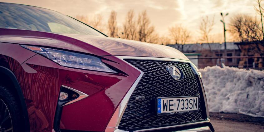 Lexus RX 200t kontra RX 450h – benzyna lepsza od hybrydy?