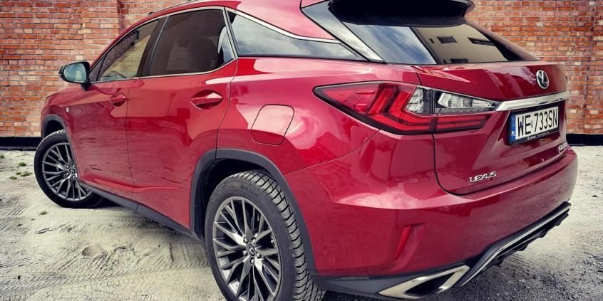 Lexus RX 200t kontra RX 450h – benzyna lepsza od hybrydy?