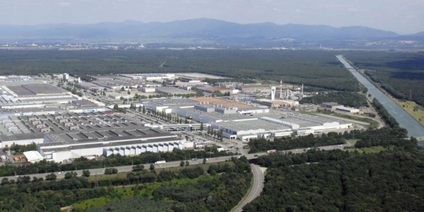 Peugeot mówi „nie” chińskiej technologii. Opel w tym czasie robi coś zupełnie innego