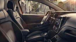 Zamawiasz auto kompaktowe w wypożyczalni, a na parkingu czeka... Renault Captur 0.9 TCe Intens. I co dalej?