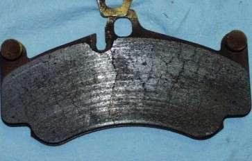 Klocki hamulcowe: dlaczego pękają?