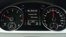 Volkswagen Passat TSI EcoFuel - deska rozdzielcza