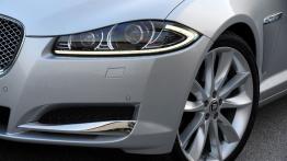 Jaguar XF Facelifting 2.2 Diesel - przód - inne ujęcie