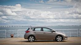Toyota Auris II Hatchback 5d Diesel - prawy bok