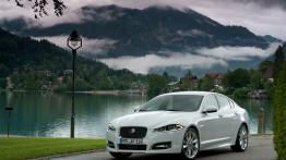 Jaguar XF Facelifting 2.2 Diesel - lewy bok