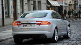 Jaguar XF Facelifting 2.2 Diesel - widok z tyłu
