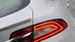 Jaguar XF Facelifting 2.2 Diesel - prawy tylny reflektor - włączony