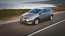 Toyota Auris II Hatchback 5d Diesel - lewy bok