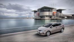 Toyota Auris II Hatchback 5d Diesel - lewy bok