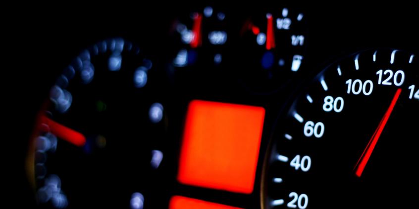 UE nie wprowadza limitu 140 km/h. Wiadomo, co naprawdę zmienia nowe przepisy