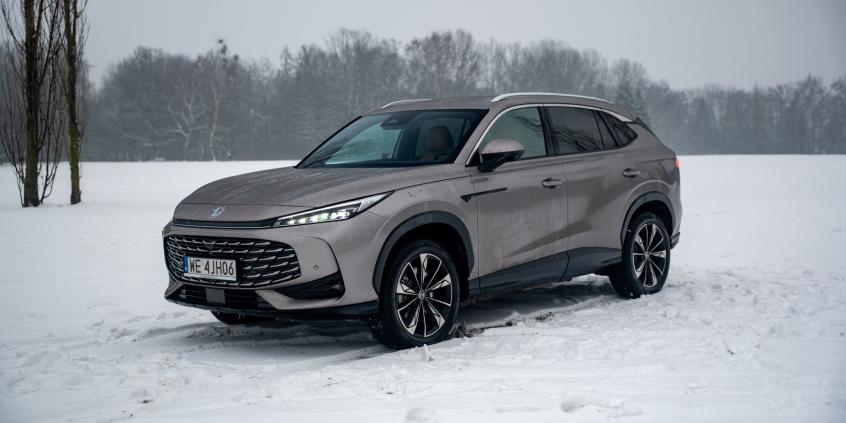 Porównanie: MG HS Hybrid+ Exclusive vs Nissan Qashqai e-Power Tekna+. Która hybryda lepsza?